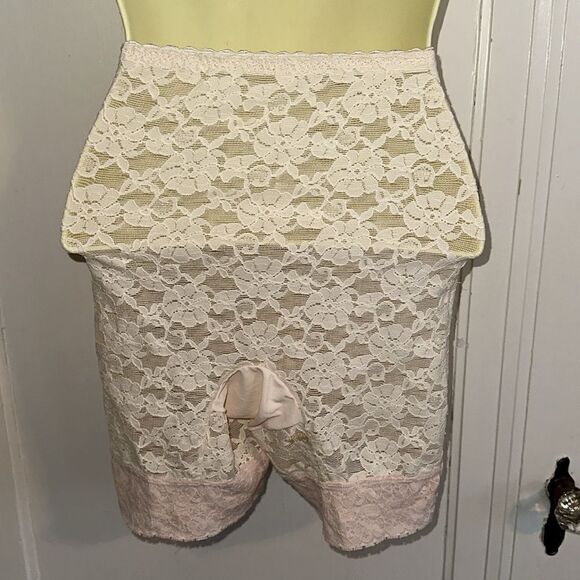Vintage 50s or 60s cream & pink floral elastic girdle - Picture 6 of 7